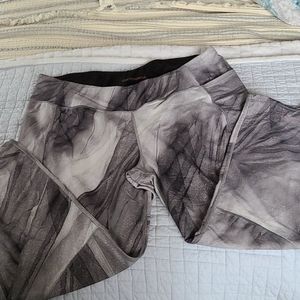 7/8 athleisure leggings by Calia